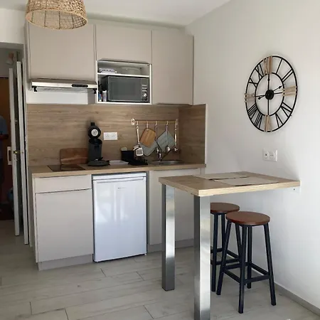 Renove A 200 M De La Parking * Fréjus