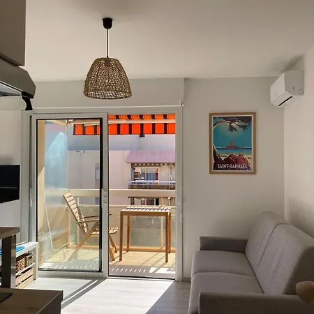 Renove A 200 M De La Parking Apartment Fréjus