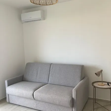 Renove A 200 M De La Parking * Fréjus